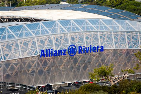 アリアンツ・リヴィエラ （ Allianz Riviera [2] ）は、 フランス ・ アルプ＝マリティーム県 ・ ニース にある多目的 スタジアム 。. 主に サッカー の試合に使用され、 OGCニース がホームスタジアムとして使用している。. 収容人数は36,178人 [3] 。. 